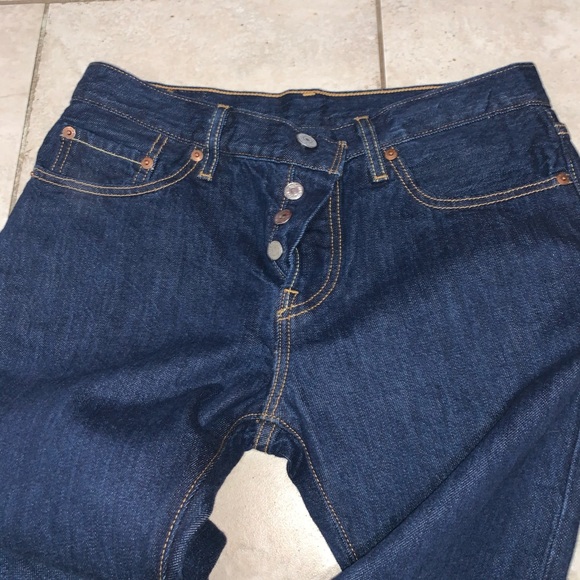 New LEVIS classic 501 straight leg dark wash jean - Picture 2 of 4